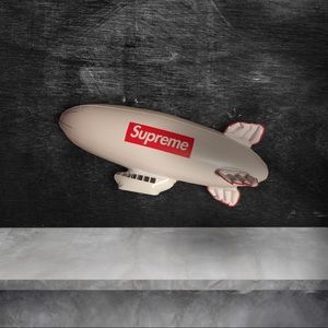 👀🎁 Supreme Blimp